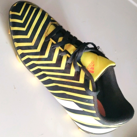 Boys soccer shoes - Picture 1 of 2